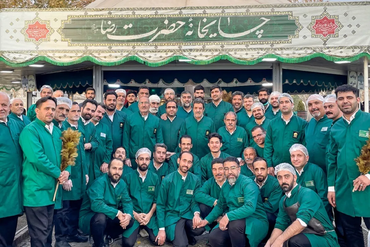 داستان چایخانه و خادمان مشکل‌گشا
