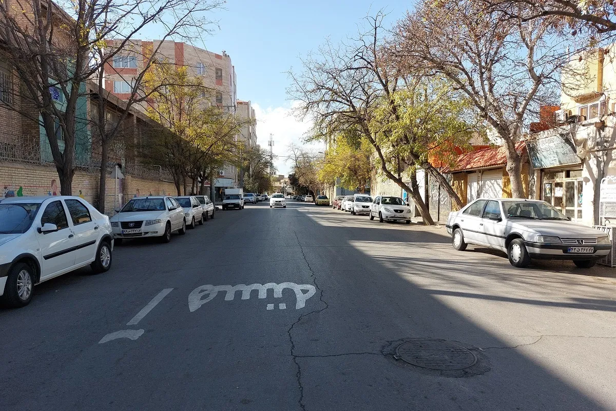 کوچه چهار مدرسه در محله شیرودی