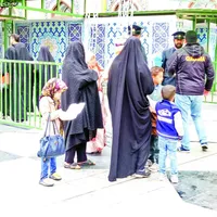 جستجوگران غذای میهمان‌سرای حضرت رضا(ع) 
