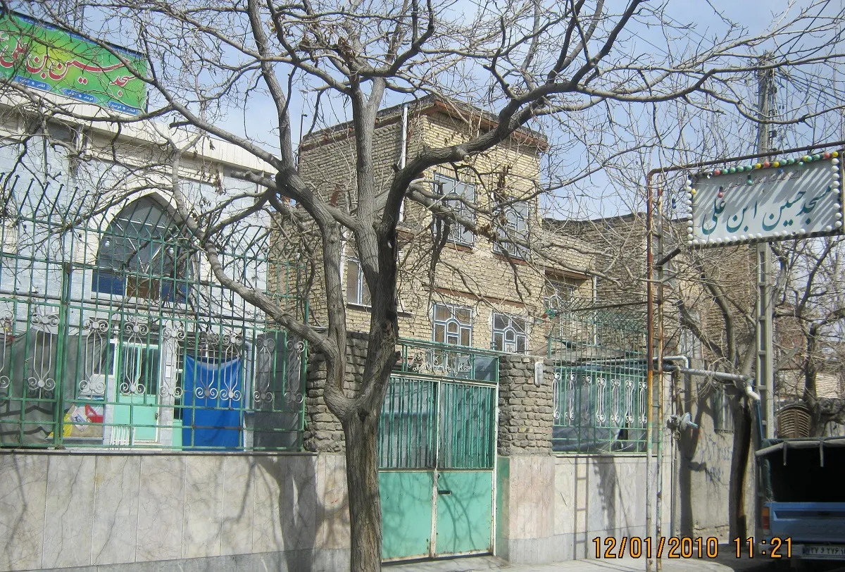 مسجد حسین بن علی(ع) در محله طبرسی شمالی به همت خیران بنا شده است