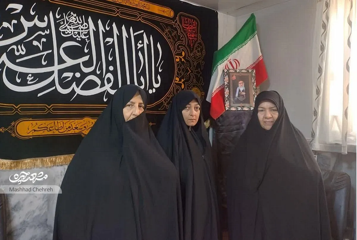 کنار یکدیگر در عزای رهبر شهید