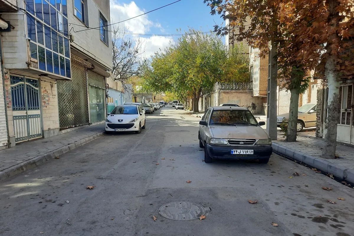 کوچه مدرسه‌ها در محله بهارستان