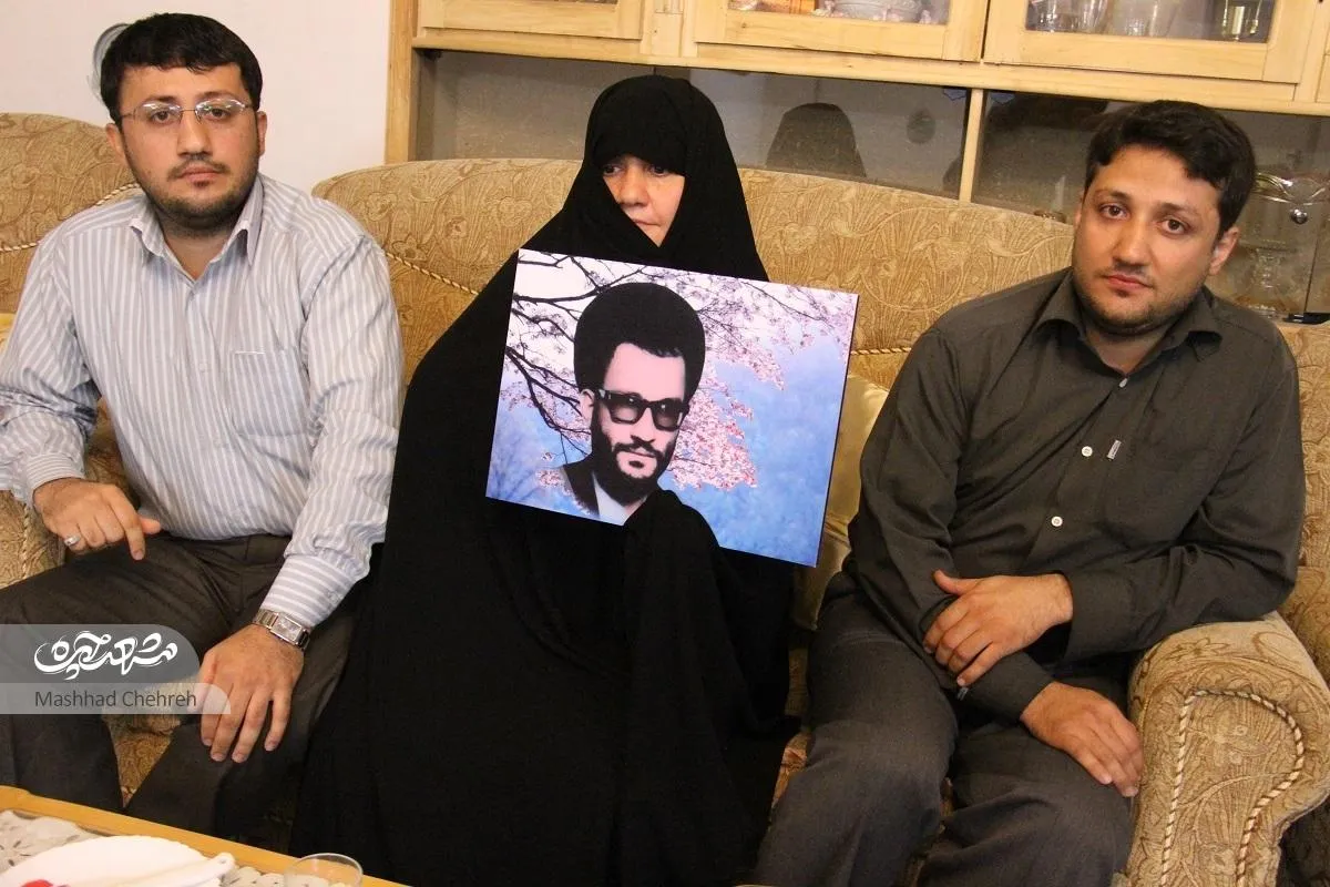 شهيد موسوي قوچاني فهرستی از نیازمندان محله تهیه کرده بود