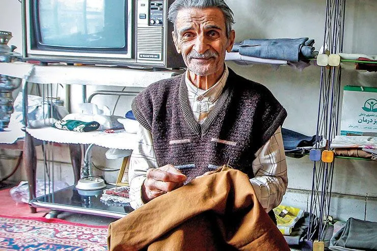 «ضرابی»؛ بازمانده رفوگران مشهد 