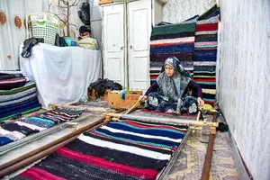 احیای هنر خورجین بافی با پارچه‌های دورریختنی
