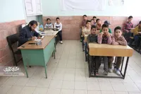 سعید کربلایی برای آموزش رایگان قرآن از چناران به محله فردوسی می‌آید
