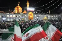 زائران عزادار در غم شهادت آیت‌الله خامنه‌ای راهی حرم‌رضوی شدند