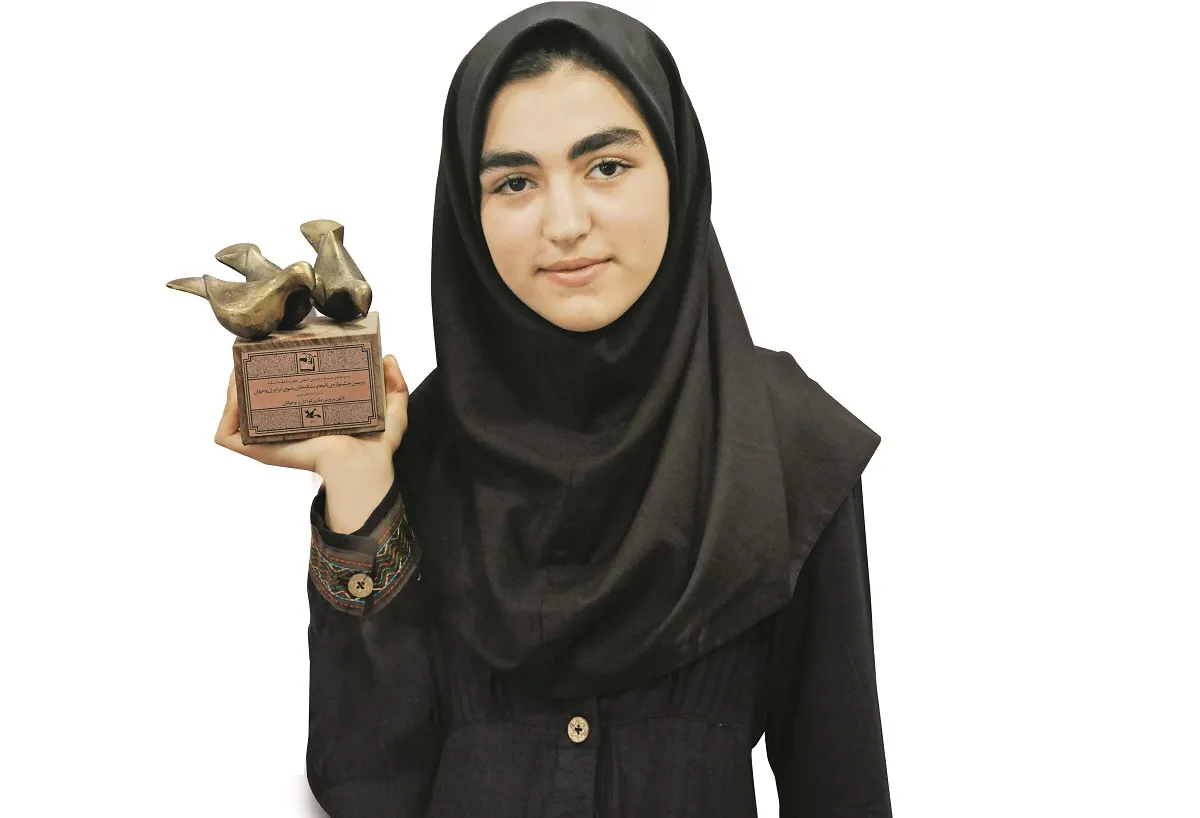 دختر نقاش