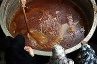 شیرینی بهار در دیگ سمنوی زنان روستای حصارسرخ