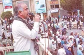طراح شعار&zwnj;های انقلابی