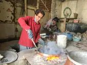 کارگاه مسگری علی رضایی به کارگاه سفیدگری تبدیل شده است 