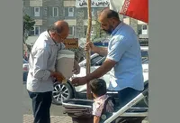 سقای پرچم‌داران تقاطع احمدآباد مشهد