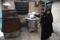 اهالی طلاب هرسال منتظر نذری ۲۰ منی طوبی‌خانم‌اند